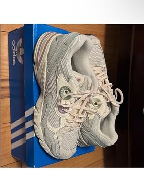 Adidas Astir